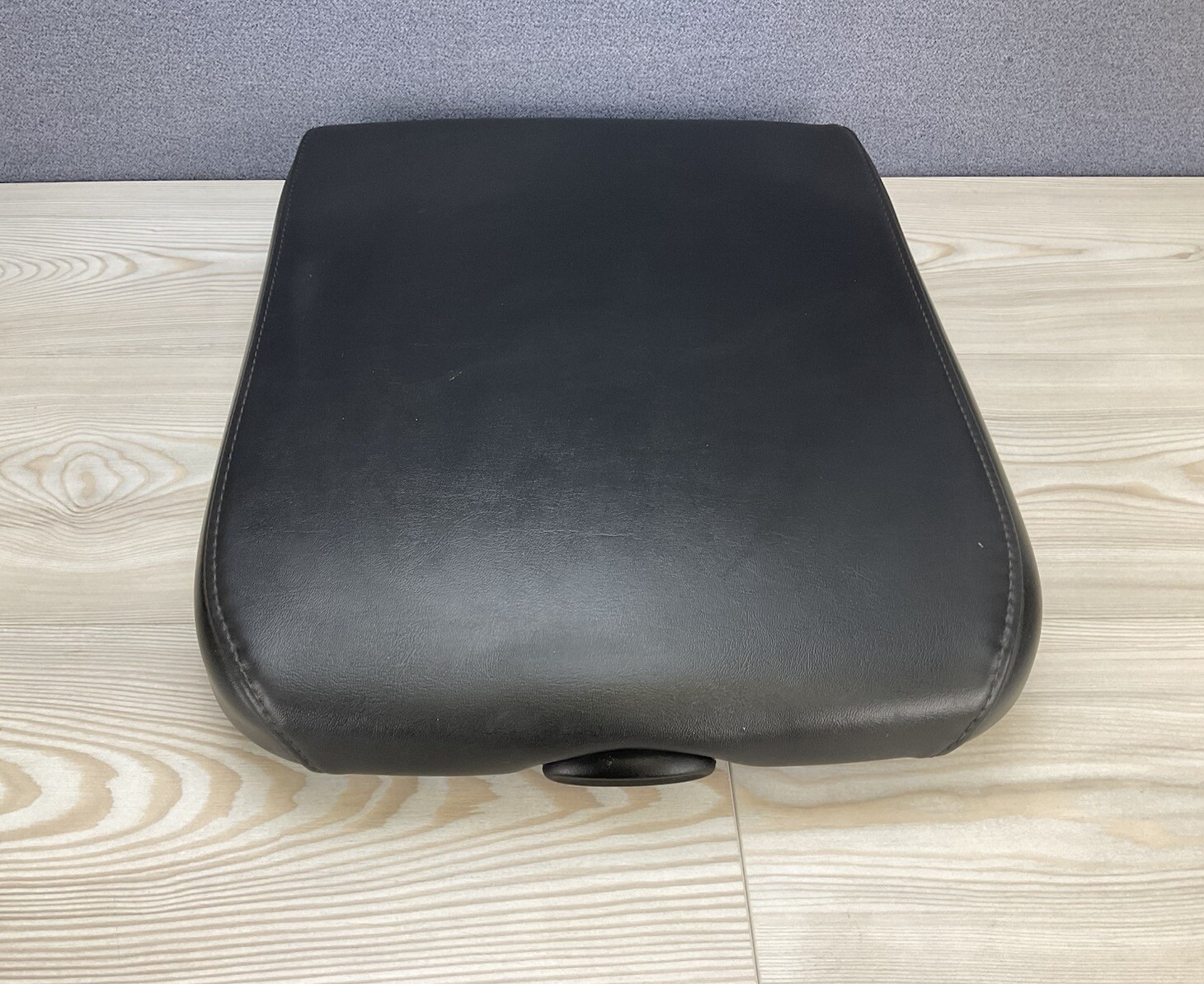 ☑️2009-2012 Dodge Ram 1500 2500 3500 Center Console Lid Armrest. OEM. Black.