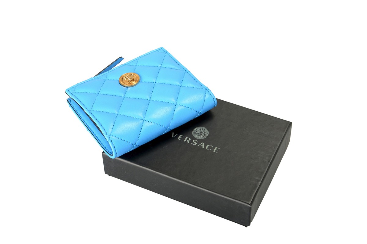 Versace★素敵!Blue Leather Quilted Card Case Compact Wallet Versace Women's Blue 100% Leather Quilted Card Case Compact