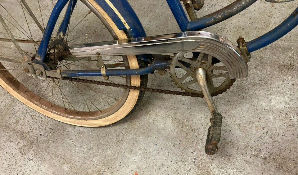 24" wheel Columbia step-thru, gas tanks, chrome chain guard, fenders - Image 3 of 4