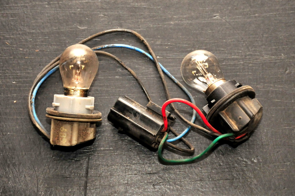 Land Rover Freelander rear bumper lamp light bulb holders connectors