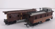 2 Southern Pacific Train Ho Athearn caboose LIONEL 98604