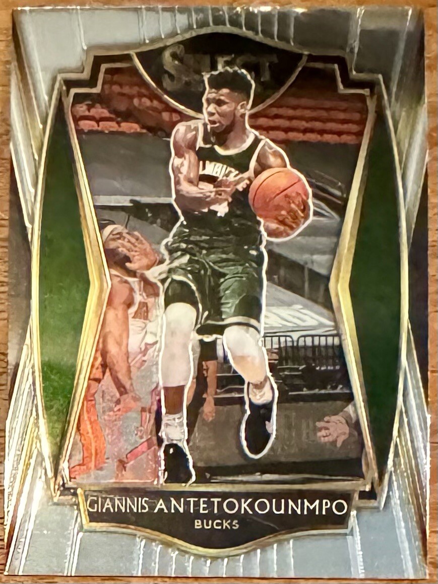 2020-21 Panini Select Premier Level Giannis Antetokounmpo #117 | Bucks