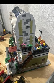LEGO Creator Expert: Parisian Restaurant (10243)