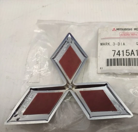 EMBLEMA DELANTERO con adhesivo para Mitsubishi Lancer Mirage Outlander Eclipse 7415A603 Foto 2 de 3