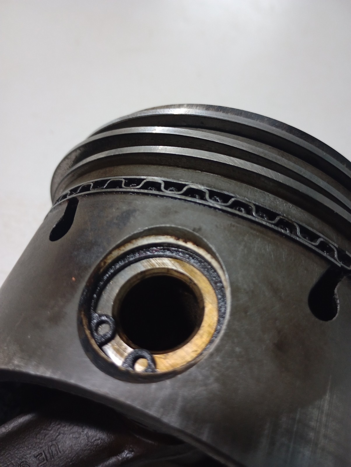 Rolls Royce Piston, pins and rod  Pre-Owned 9.25:1 compression UE31258. #C292