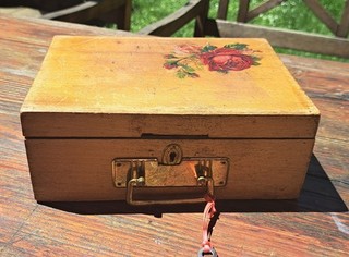 alte Holz Schatulle Kiste Kästchen Schlüssel Rose Geschenk Verpackung...