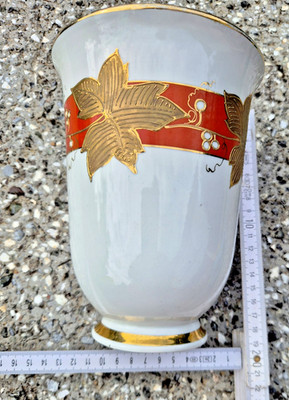 Dekorative Vintage-Porzellanvase Unterweißbach Thüringen Weinlaub mit Goldrand
