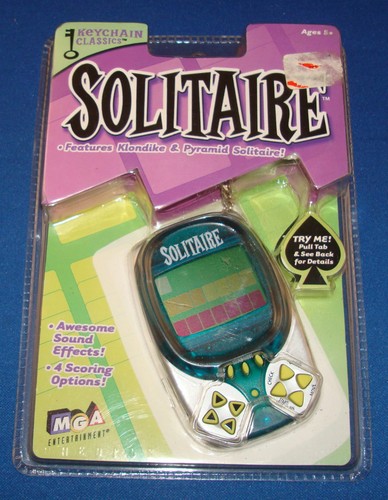 SOLITAIRE KLONDIKE & PYRAMID ELECTRONIC CARD GAME KEYCHAIN MGA TRAVEL KEY RING - Picture 1 of 3