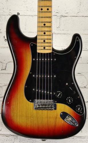 1977 Fender Stratocaster 3-Color Sunburst Electric Guitar w/ Original Case - Picture 2 of 23