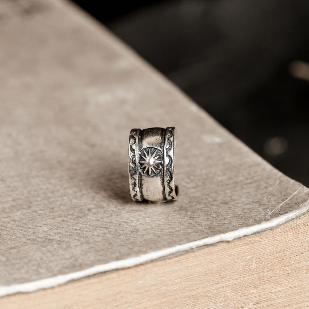 イヤリング Numbering Navajo Symbol Ear Cuff #7250 5BSA101 KIKICHIC | NYC | CZ Diamond Bar Edgy Hook Pin Ear Cuff