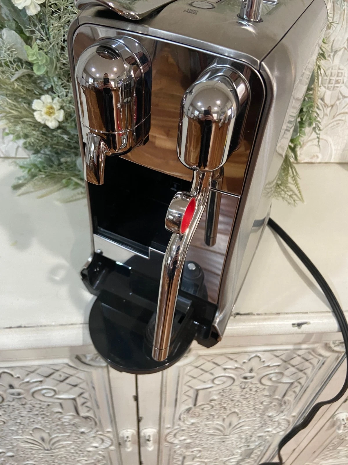 Nespress Creatista Pro Espresso Machine by Bre ville, Stainless Steel BEN800