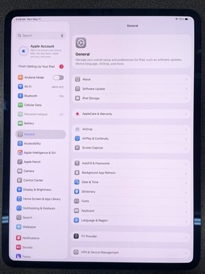 Apple iPad Pro 7th 13'' Wi-Fi + Cellular- 2TB- Space Black-Bundle Deal