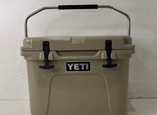 E1 YETI Cooler Roadie 20 Hard Cooler Desert Tan with Handle