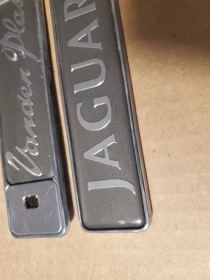 1998-2003 Jaguar XJ8 VDP 2pc Rear Trunk Emblem Badges Vanden Plas & Jaguar — 第 2/4 张图片
