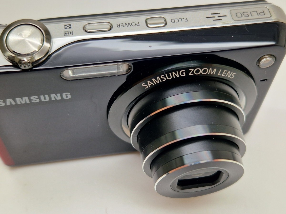 Samsung Digital Camera PL150 12.4MP Selfie Screen Charger