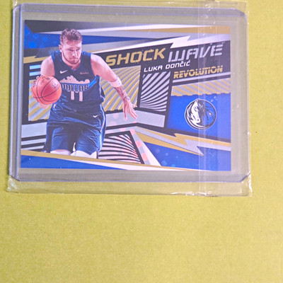 Panini 2019-20 Revolution Luka Dončić Shock Wave Insert #6 Dallas Mavericks