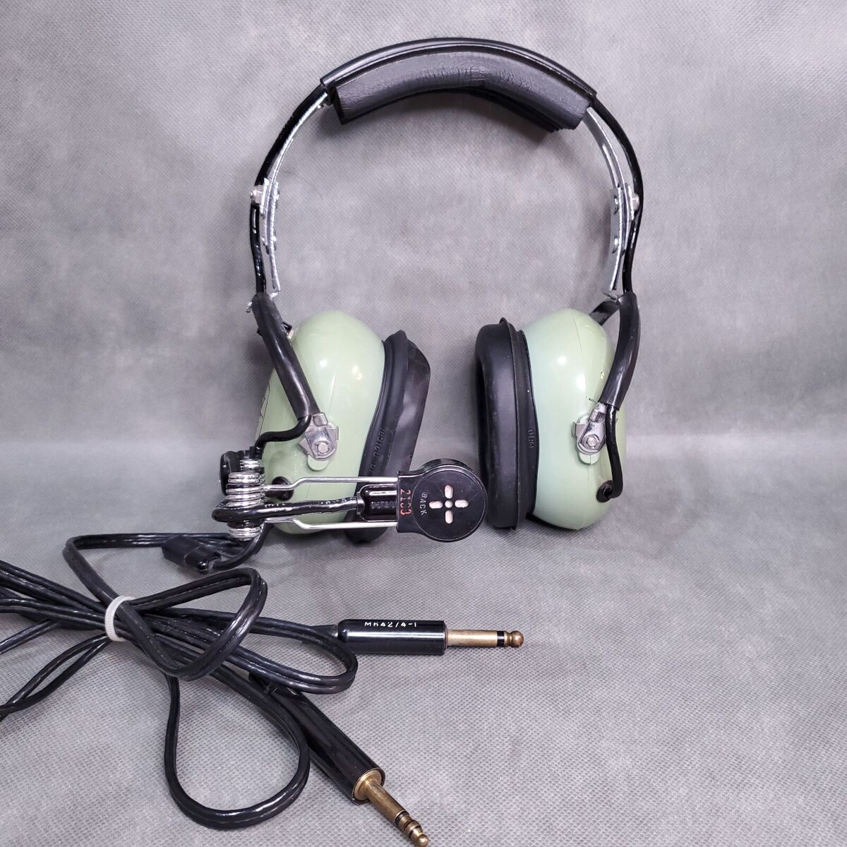 David Clark H10-50 Aviation Headset with Mic EAR PADS GOOD David Clark H10-50 Aviation Headset with Mic EAR PADS GOOD