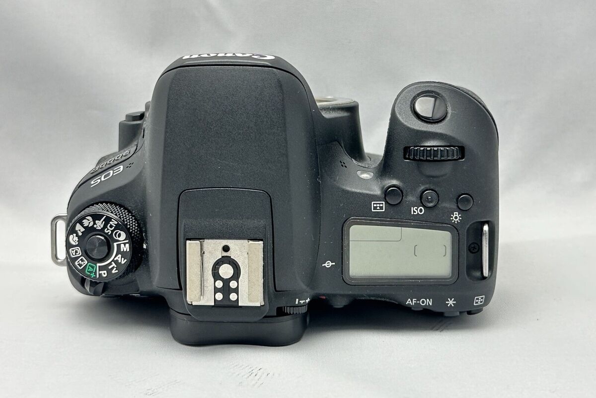 Beaytiful Canon EOS 9000D(77D) with Double Lens EF-S 18-55mm Beaytiful Canon EOS 9000D(77D) with Double Lens EF-S 18-55mm