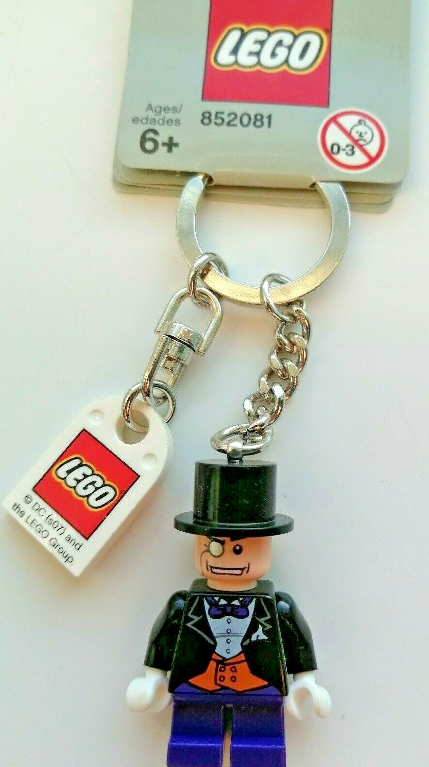 LEGO THE PENGUIN FROM BATMAN MINIFIGURE RARE KEYRING KEYCHAIN (GREY TAG) 852081