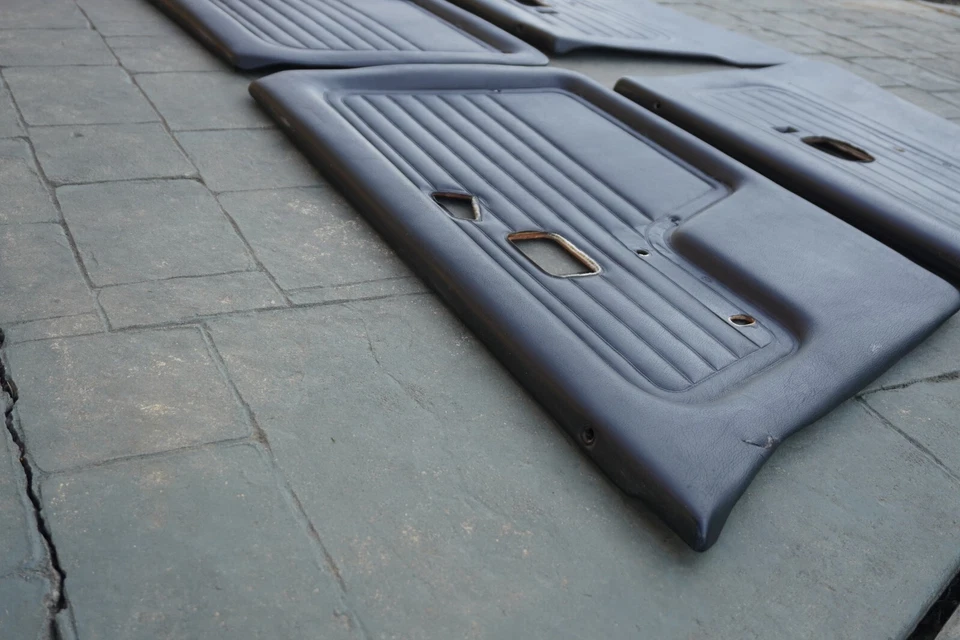 原始设备制造商宝马 E30 轿车门板全套 Schwarz 黑色 325i 325is 325ix — 第 4/4 张图片