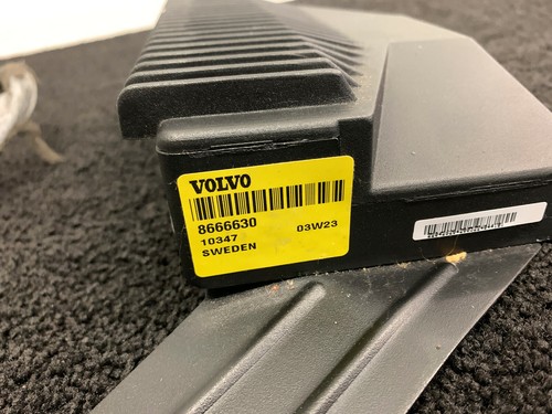 01-09 Volvo S60 V70 P2 300w AMP 8666630 - Picture 3 of 3
