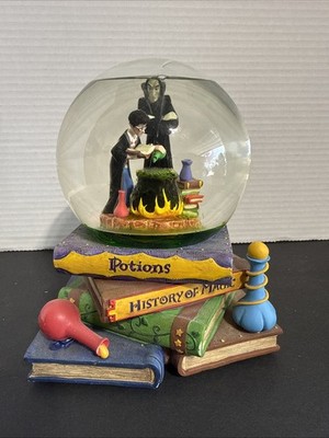 Hallmark Harry Potter Bubbling Cauldron Water Globe Prof. Snape's Potion Class
