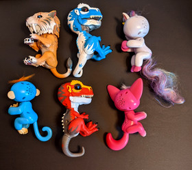 Wowwee Fingerlings Lot Dinosaurs Saber Tooth Cat Monkey Unicorn Fox