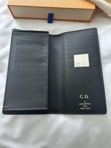 Louis Vuitton Men’s Wallet  in Damier graphite Canvas (Hot Stamped CG inside)