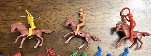 Vintage Cowboy And Indian Figures Made In China 2 Inch 68 Piece Lot 3 HorsesUsed - Picture 3 of 8