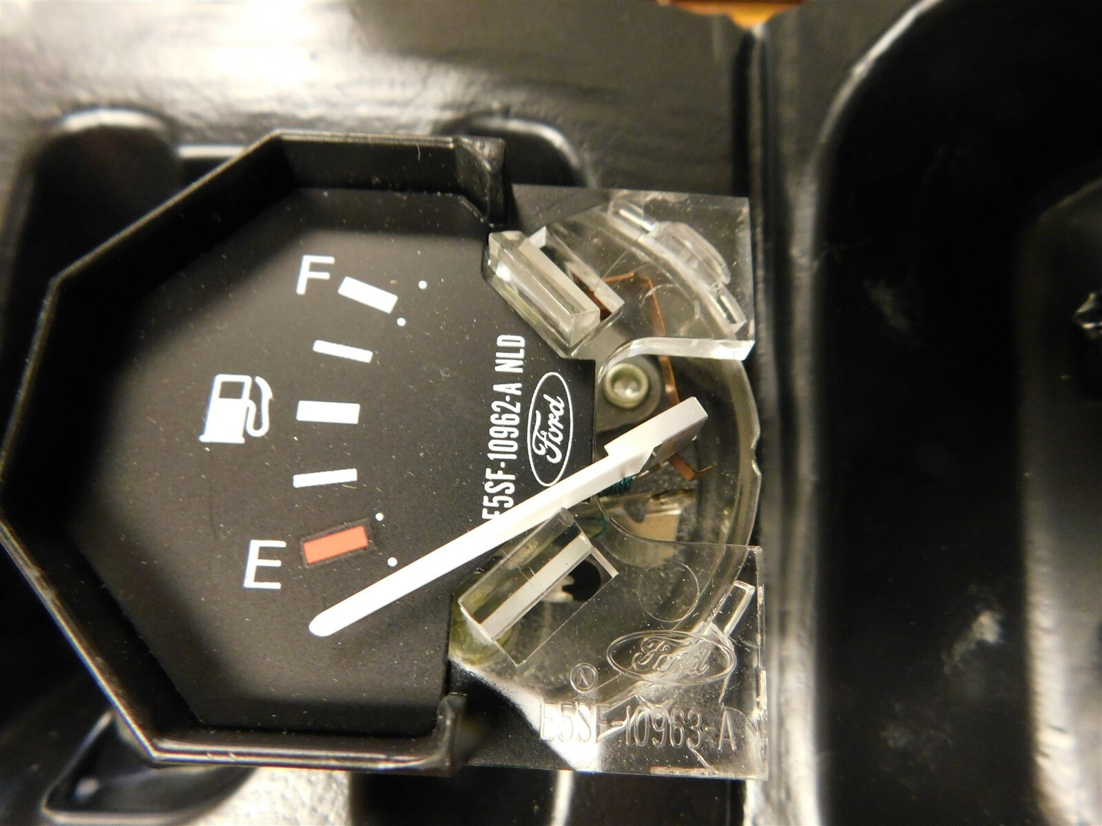 NEW 1985 1986 1987 1988 FORD THUNDERBIRD GAS FUEL INDICATOR GAUGE ASBY