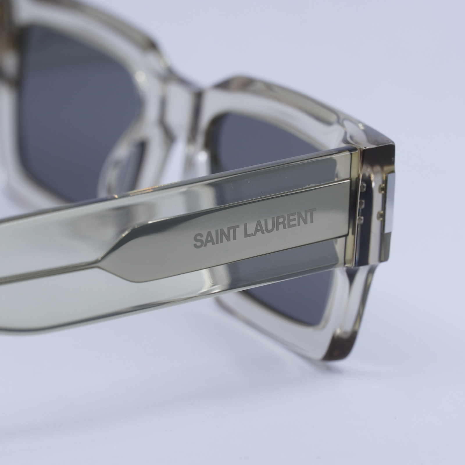 Nuovo SAINT LAURENT SL572 003 Beige Cristallo Grigio con Specchio Argento 50 22 145 S...