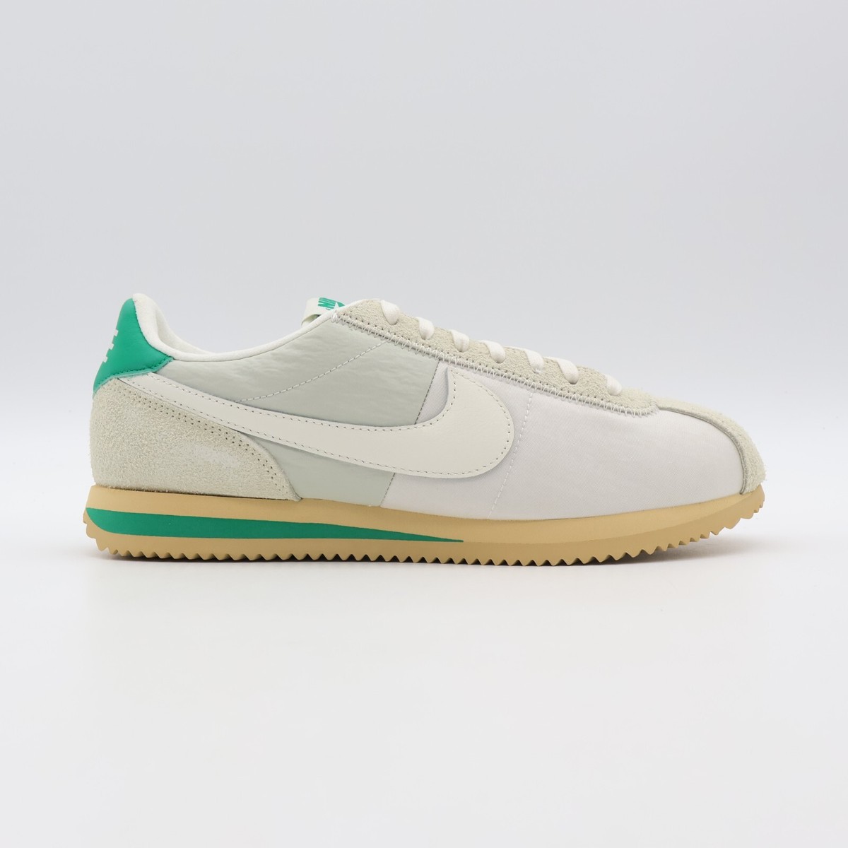靴 Nike WMNS Cortez \"Sail and Stadium Green Women's Cortez 'Sail and Stadium Green' (FZ3967-072) release