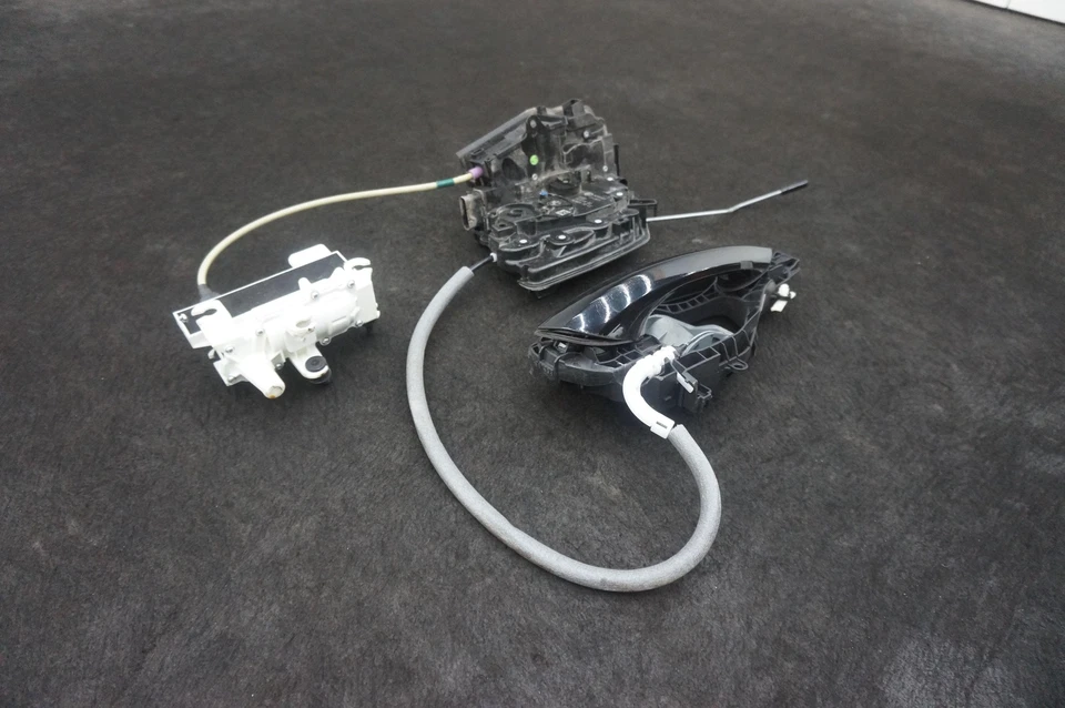 Оригинальная ручка привода замка задней правой двери 51227477706 BMW 740I G12 2020-22 - Изображение 3 из 4