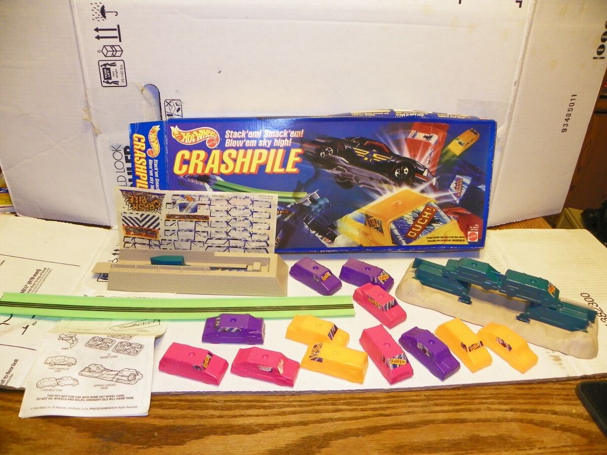 Hot Wheels 1992 Crash Pile Stunt Set Complete no cars