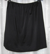 VTG MEDIUM VANITY FAIR BLACK 18" LONG SILKY NYLON HALF SLIP 