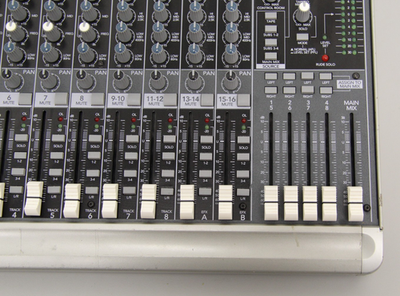 Mackie 1642-VLZ3 Premium Mic Line Mixer 16 Channel One Damaged