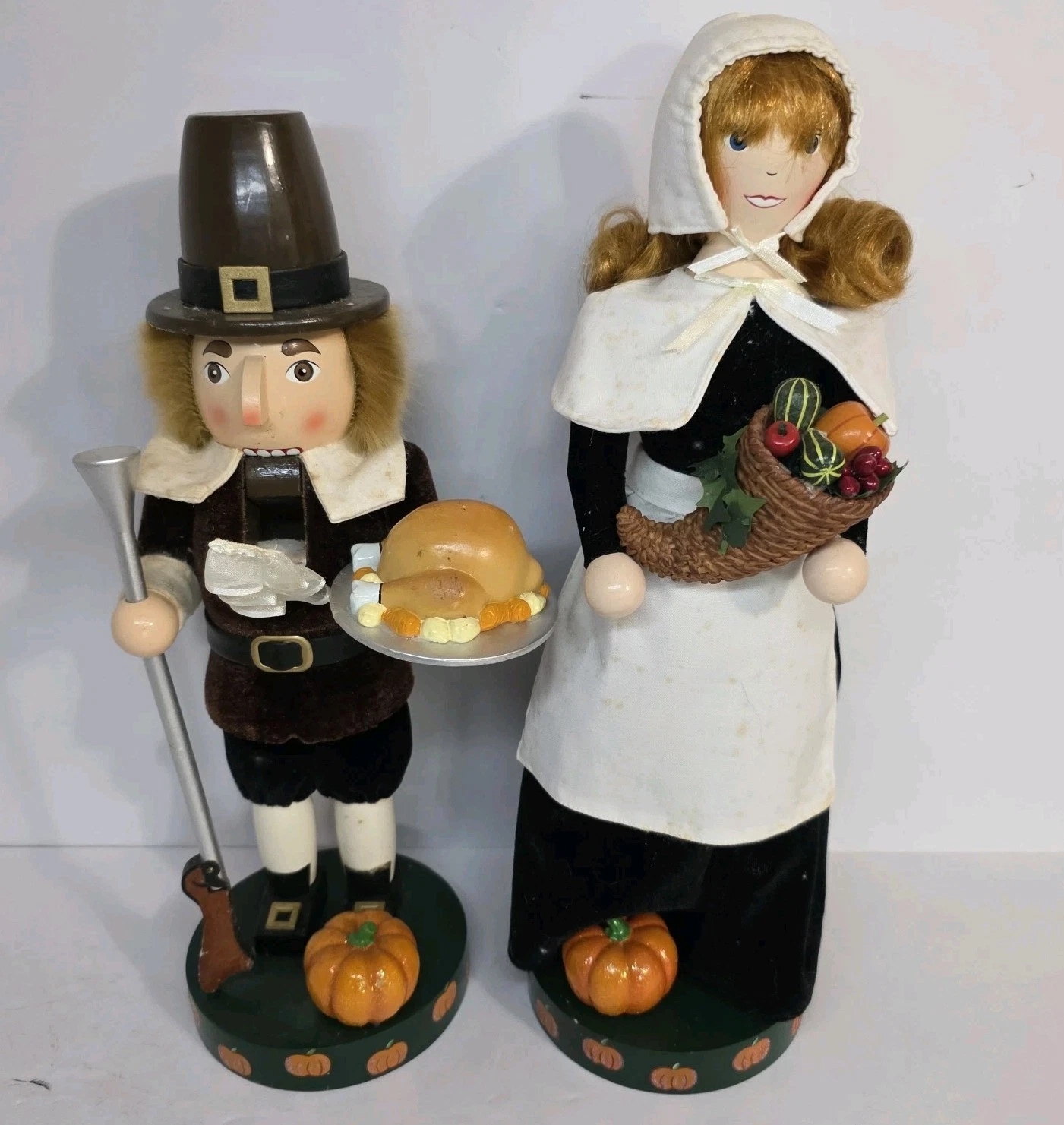 Vtg 2003 Nutcracker Village International Collection Pilgrim & Pilgrim Woman