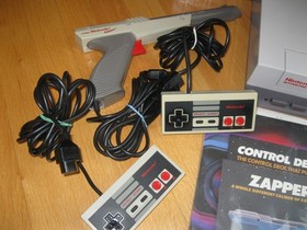 Juego de acci&oacute;n original Nintendo NES. Mayormente en caja original con el juego Super Mario/ Duck Hunt.