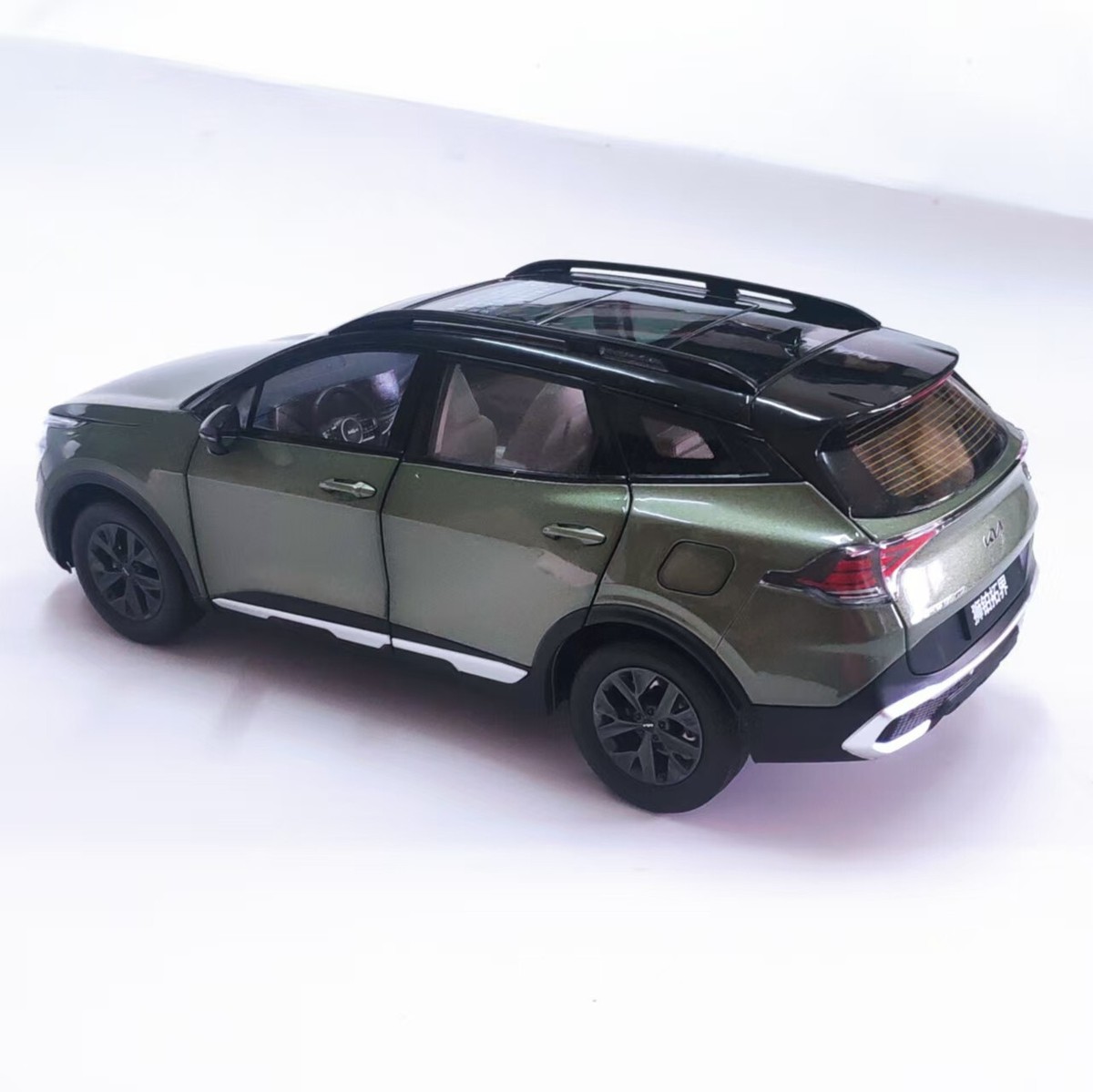 1/18 Kia 5th Generation Sportage (NQ5) SUV /2023 DongFeng