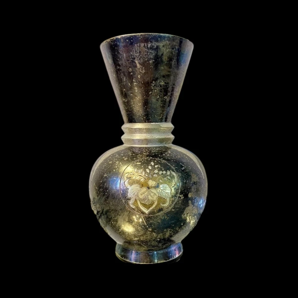 "Florero de peltre de latón Art Deco grabado latón aplicado peltre hecho en la India 7"" de alto" Foto 2 de 4