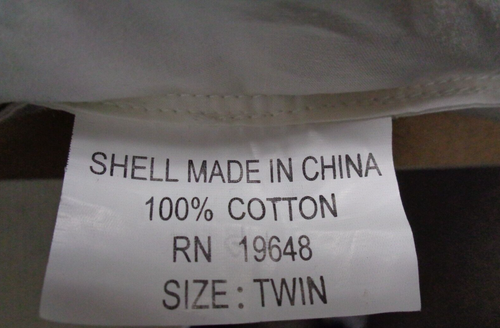Pacific Coast Feather Company Down twin Comforter Measures 39" X 75" - Picture 2 of 2