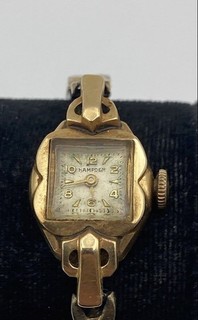 Vintage Hampden Womens 13KT Yellow Gold Oval Classic Quartz Wristwatch
