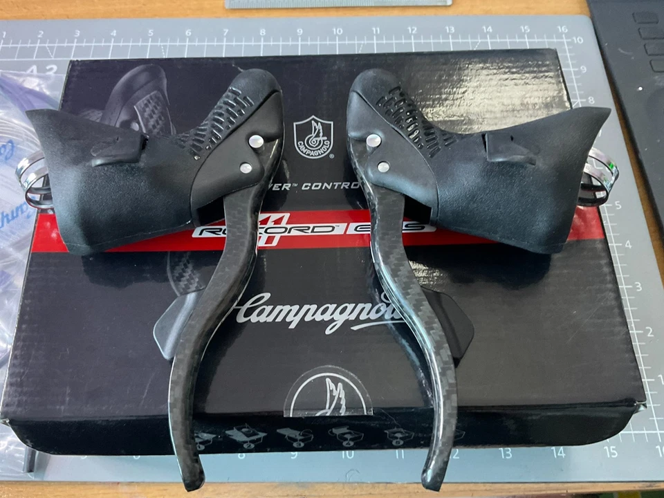 CAMPAGNOLO RECORD EPS 11-SPEED SHIFTERS / NEW AND BOXED / + NEW CABLES - Image 3 of 4