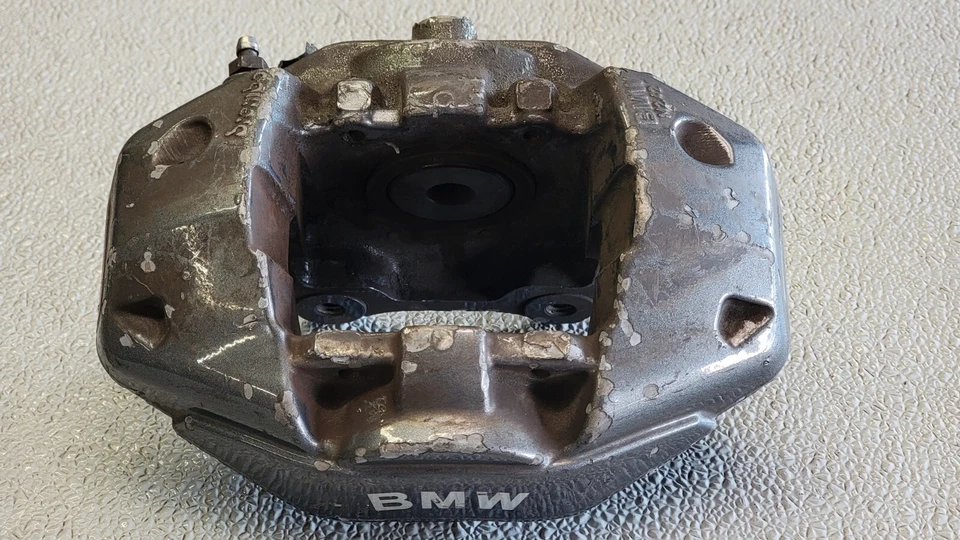 08-13 BMW E82 E88 135i pinça de freio traseira direita Brembo de fábrica fabricante de equipamento original usado - Imagem 4 de 4