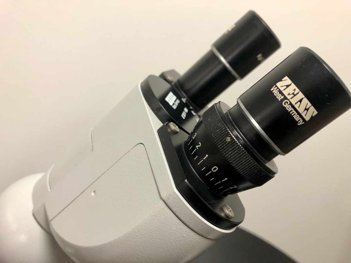 Carl Zeiss Microscope 9901, 47-30-11 w/ 4 Objectives and Carl Zeiss Microscope 9901, 47-30-11 w/ 4 Objectives and
