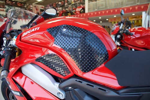 Eazi-Grip EVO Clear tank grips Ducati Panigale V4 2018-2021 EVO223CL - Picture 2 of 2
