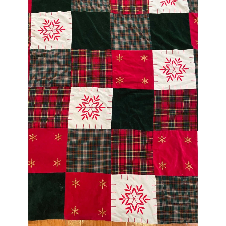 Christmas Tree Skirt Snowflake Plaid Quilt Blanket  Red Green Holiday Decor - Image 2 of 4