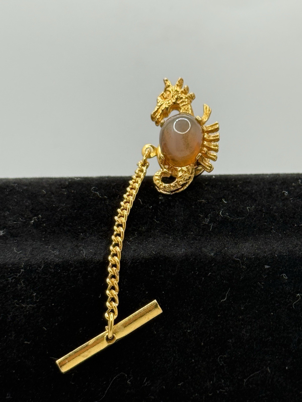 Vintage Agate Lapel Tie Tack Pin Gold-tone Seahorse Small Bar Men’s Formal Wear