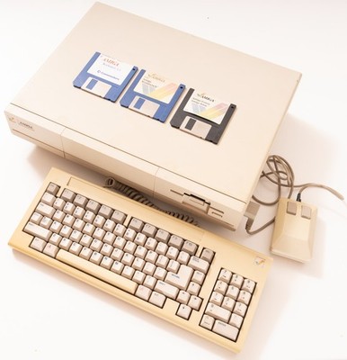 COMMODORE AMIGA 1000 imported from the USA - 110V - NTSC Tested Working