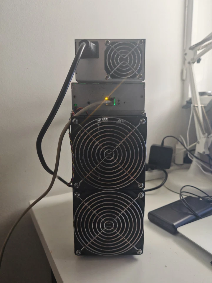 Bitmain Antminer Z11 135 K h/Sol Equihash Asic Miner Zcash ZEC ZEN con PSU - Immagine 2 di 4